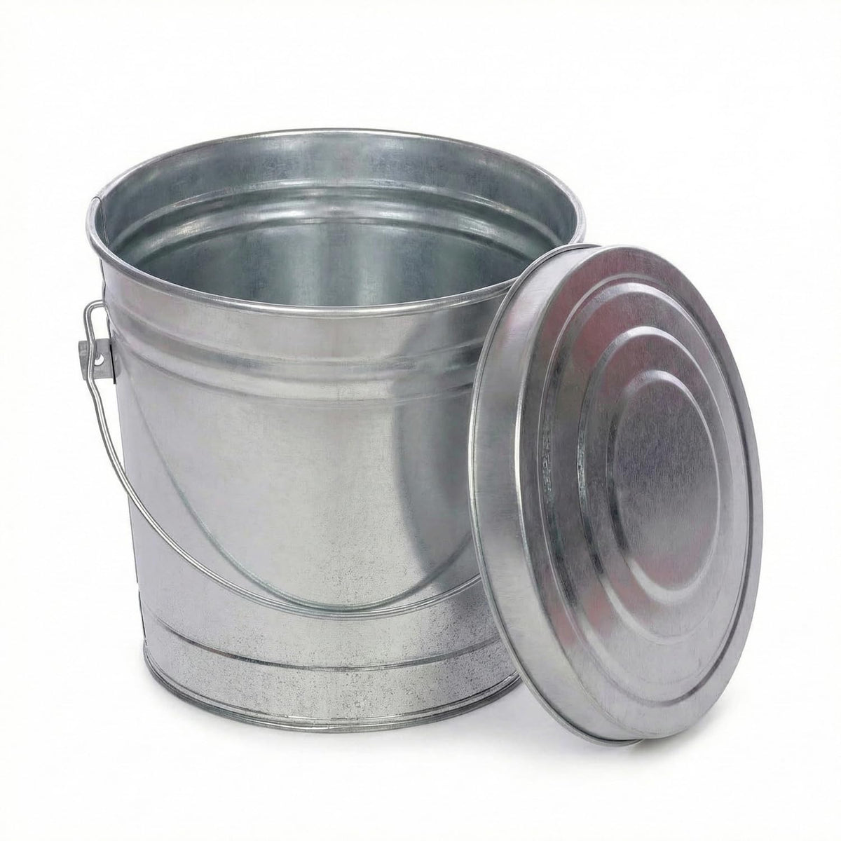 6 Gallon Galvanized Metal Trash Can with Locking Lid Q32005